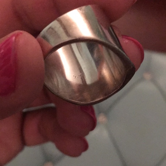 Hammered Style Silver Dinner Ring - Picture 4 of 4